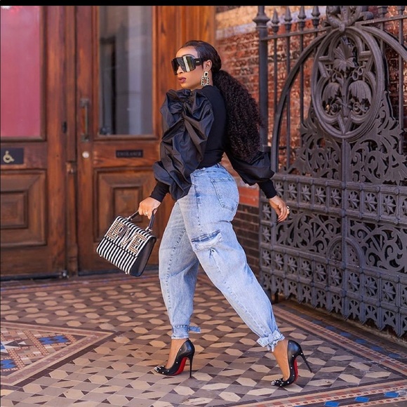 Black Puffy Sleeve Blouse - Picture 3 of 4